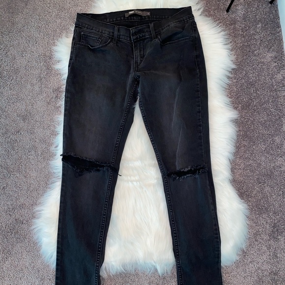 womens distressed levi jeans